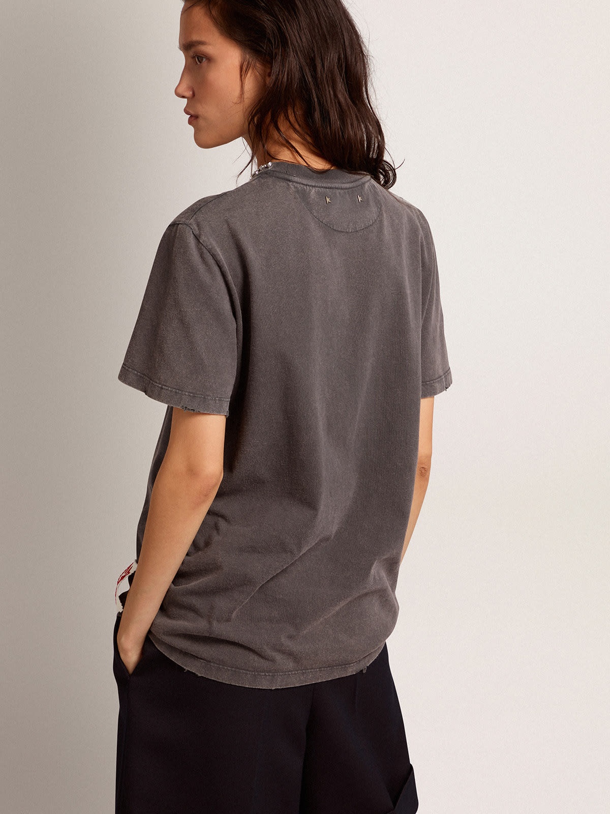 Women's anthracite gray T-shirt with crystals - 4