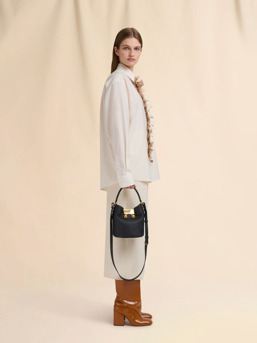 BLACK LEATHER TRUNKAROO BUCKET BAG - 2