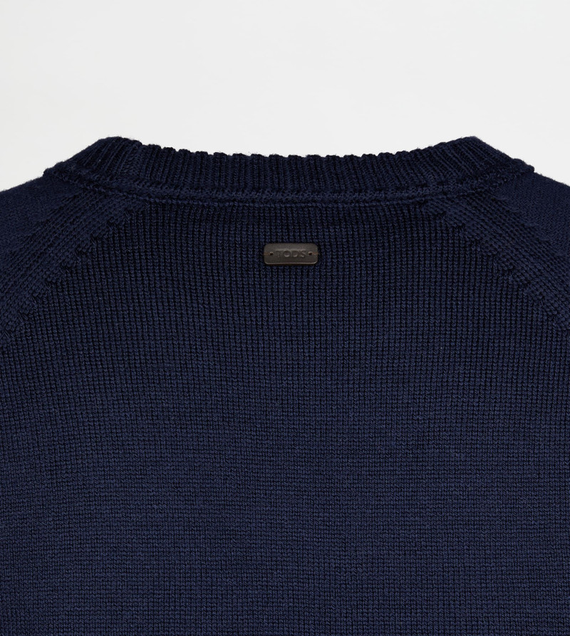 ROUND-NECK PULLOVER IN MERINO WOOL - BLUE 8