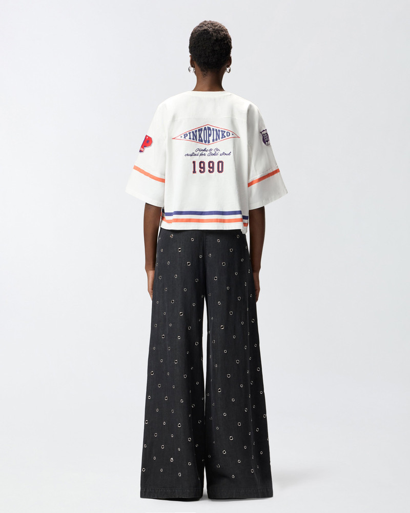 CROPPED T-SHIRT WITH V-NECK AND BRANDED PATCHES 5