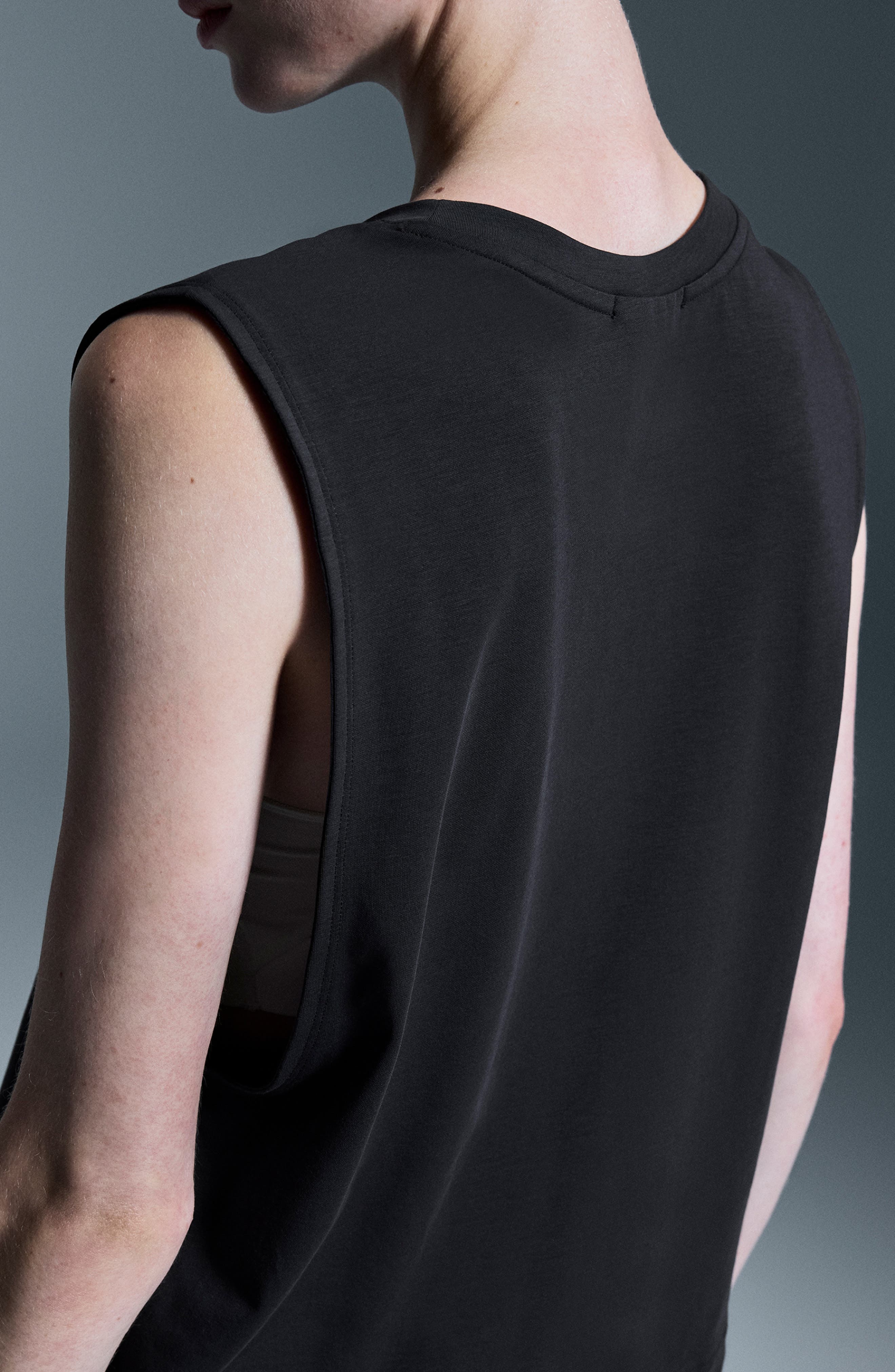 On Focus Sleeveless Running Crop Top in Black at Nordstrom - 5