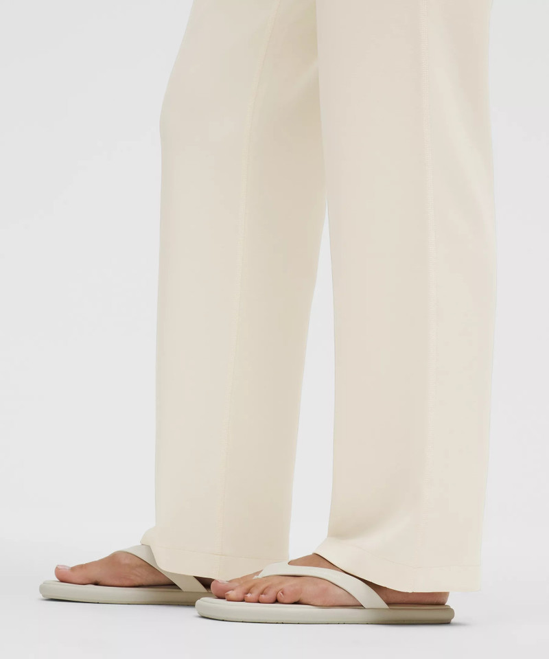 Softstreme High-Rise Straight-Leg Pant *Regular 6