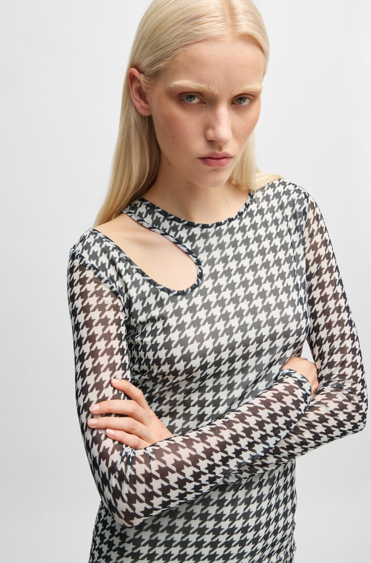 HOUNDSTOOTH MESH MIDI DRESS WITH CUT-OUT NECKLINE - 4