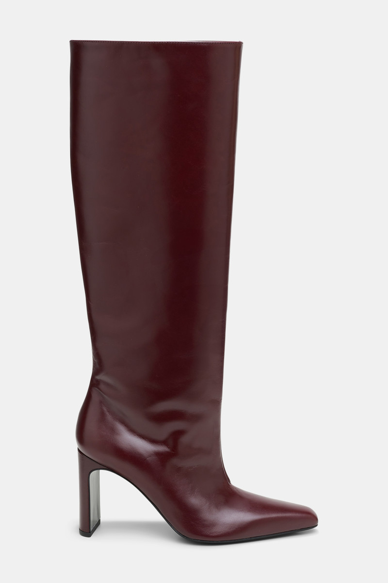 CHIC SOPHISTICATION- Wide tall boot 1