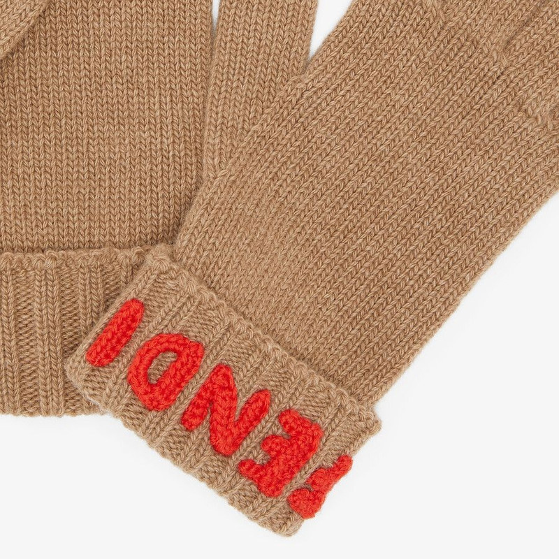 FENDI Beige wool gloves outlook
