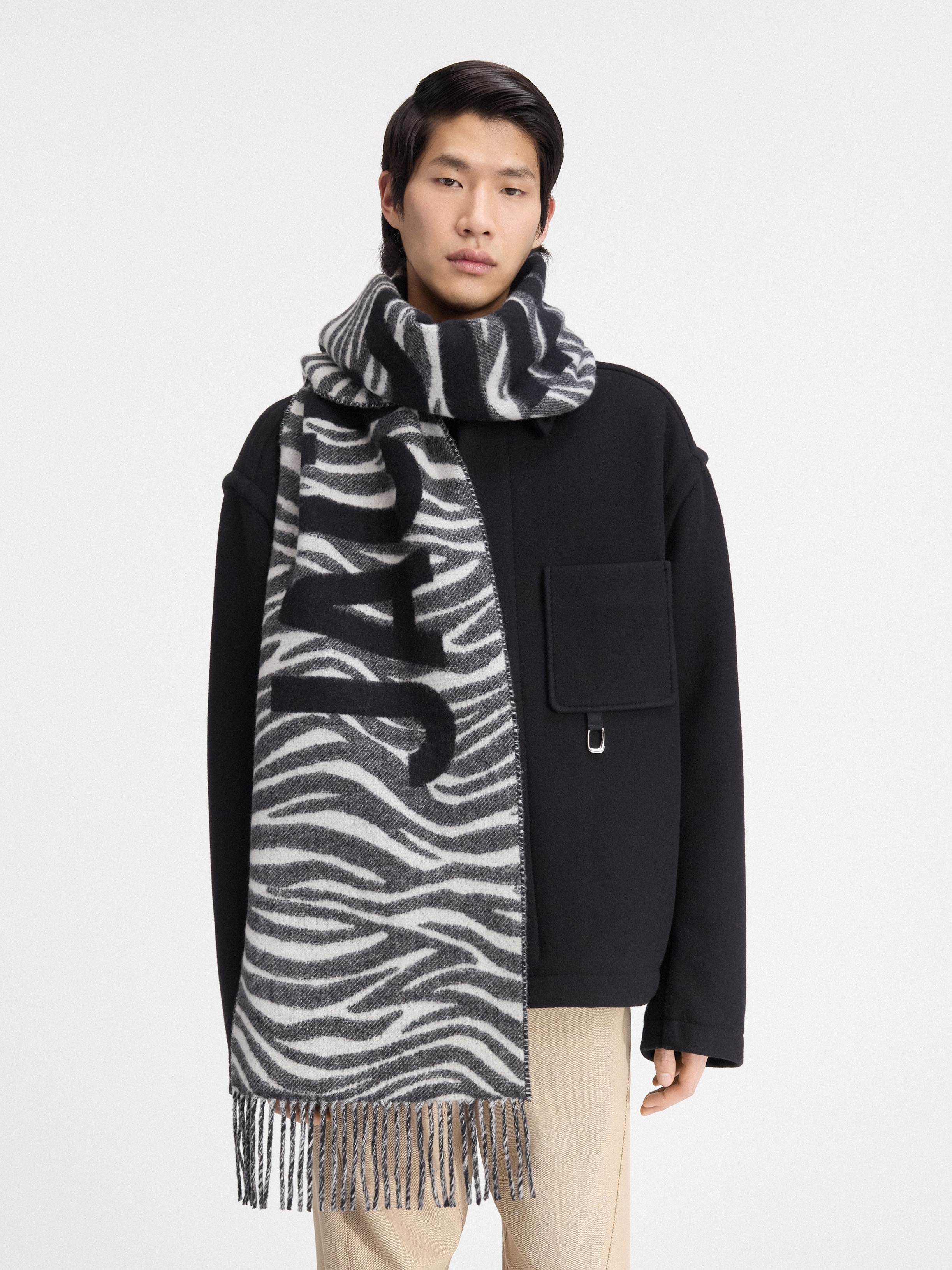 The Jacquemus scarf - 3