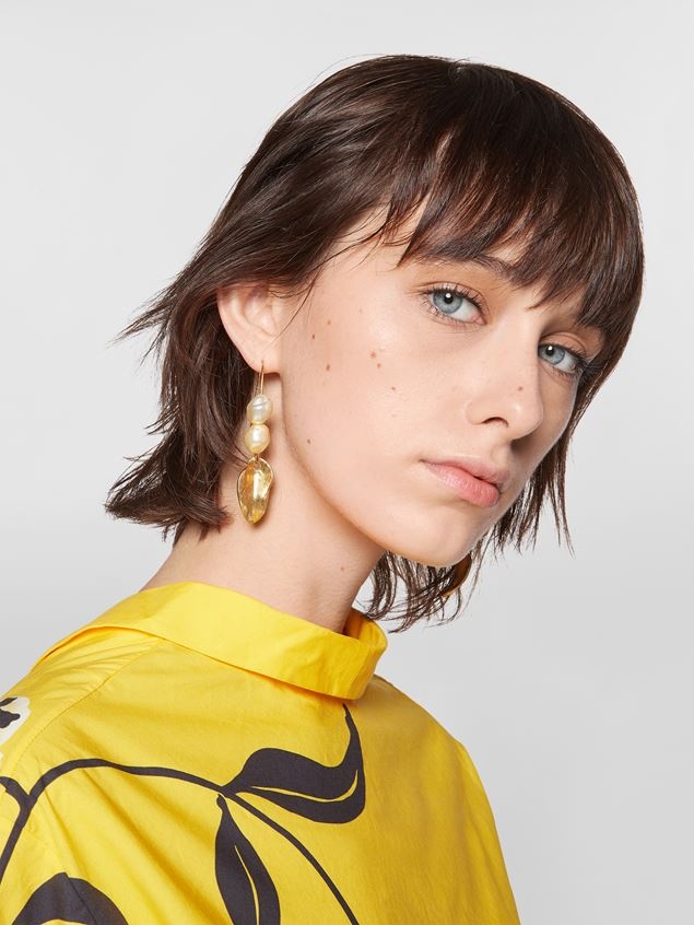 NATURE LEVERBACK EARRINGS IN GOLD-TONE METAL WITH PEARLS AND LEAF - 2