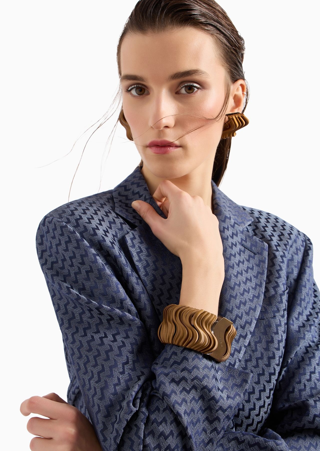 Bracelet with a wave-effect motif - 3