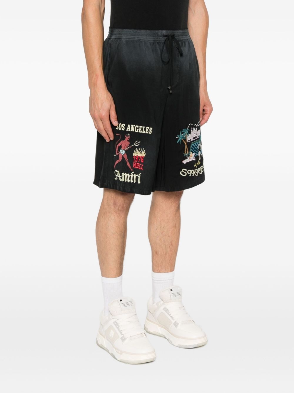 embroidered-design shorts - 3