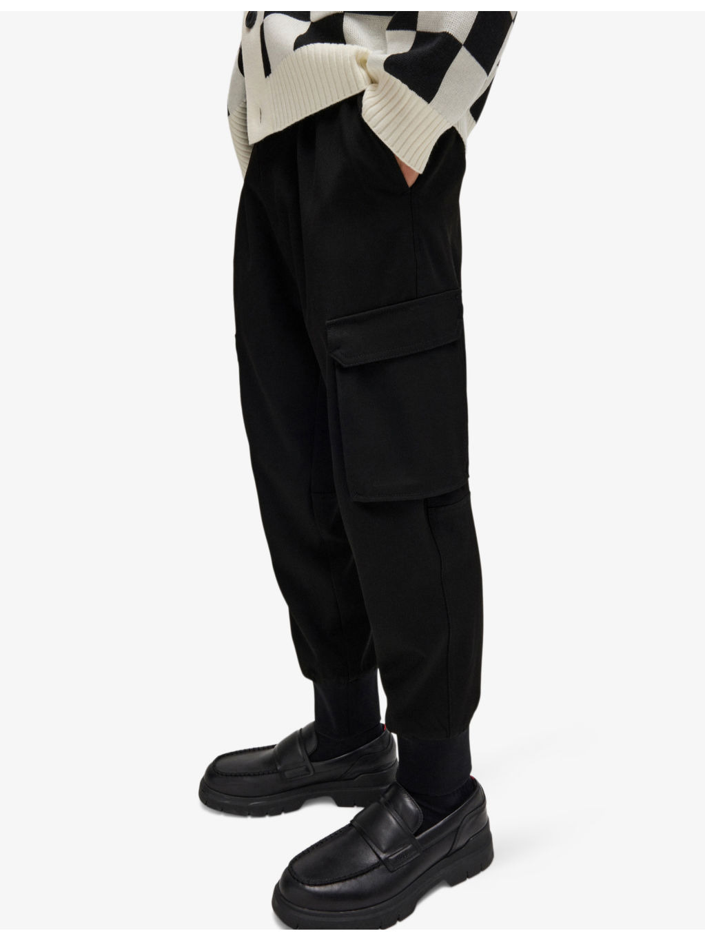 Cargo-pocket tapered-leg stretch-woven trousers - 5