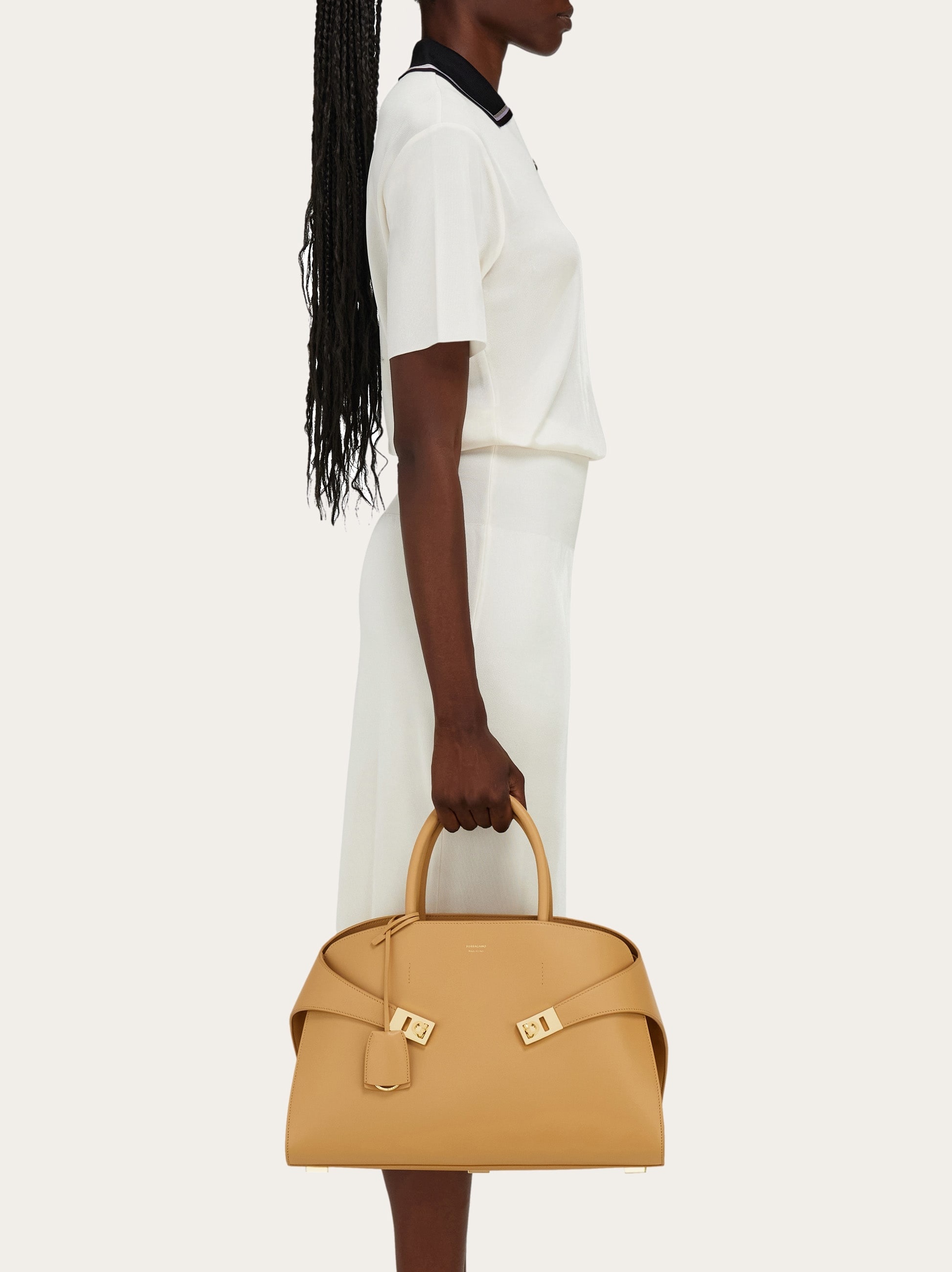 Hug handbag (M) - 2