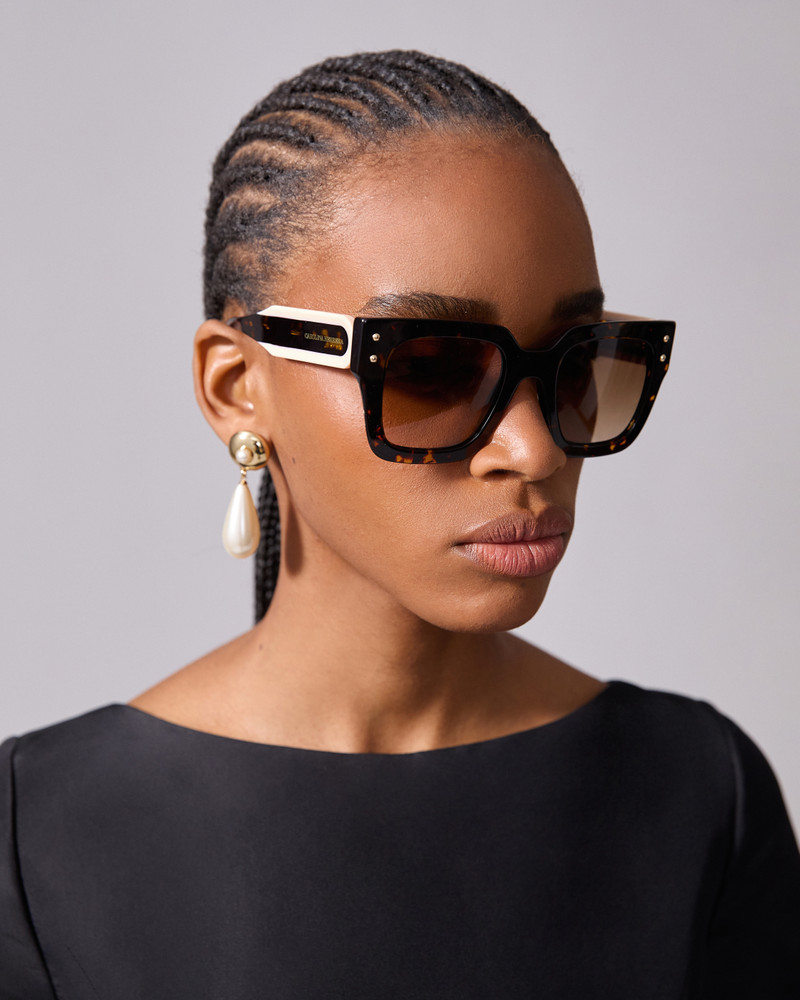 CAROLINA HERRERA Square Frame Sunglasses With Contrast Temples outlook