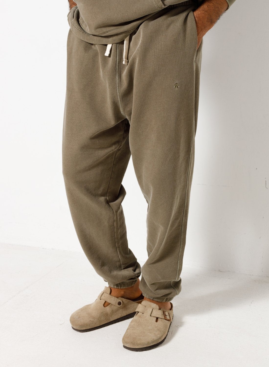 Embroidered Arrow Sweatpant in USMC Green - 4