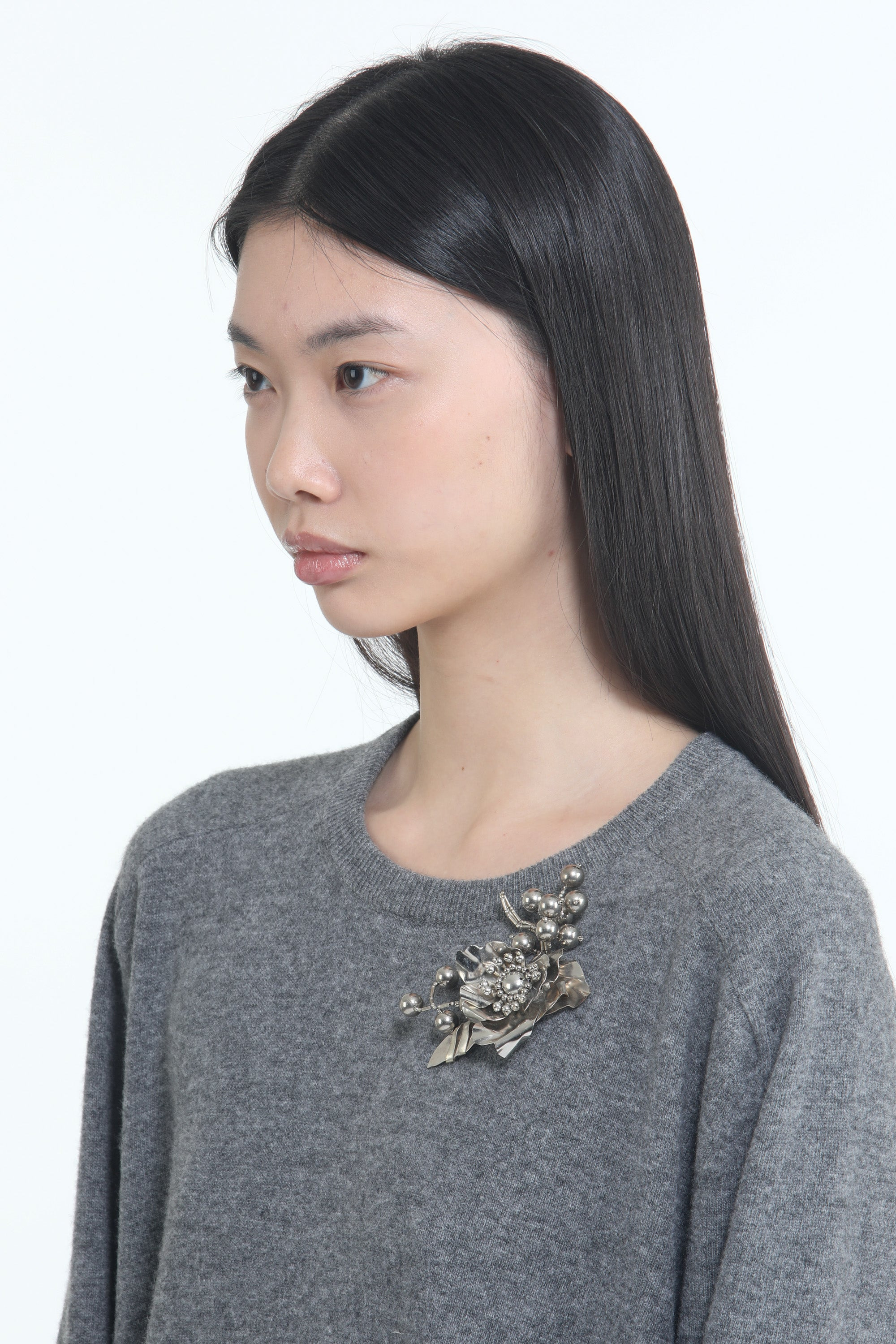 FLOWER-SHAPED METAL BROOCH - 2