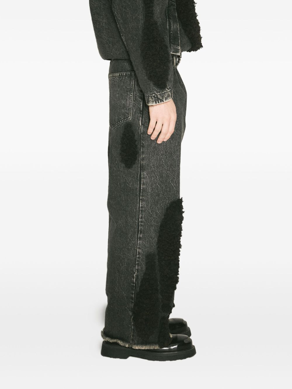 frayed-hem shearling-panel jeans - 3