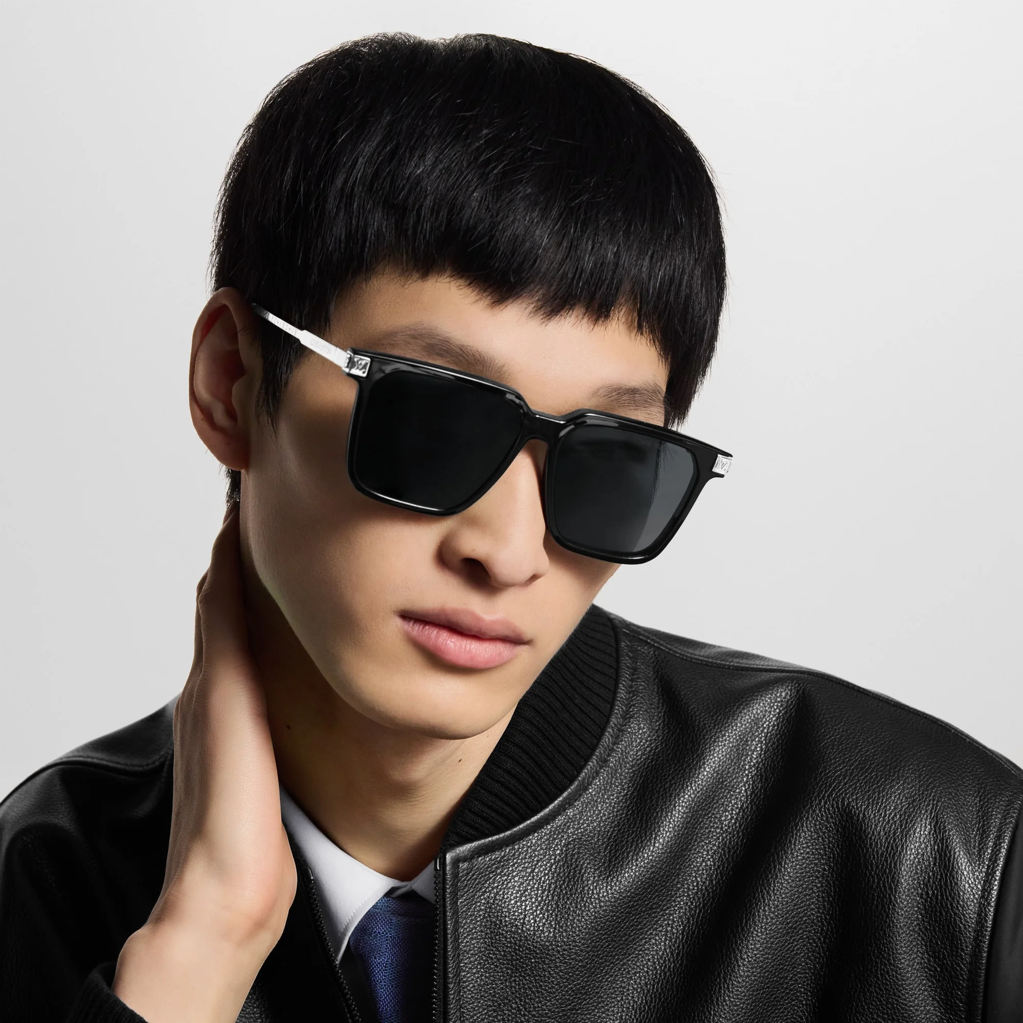 LV Classic Black Square Frame Sunglasses with Subtle Logo ? LV Heritage Square Sunglasses S00 - Men - Accessories  main image 3