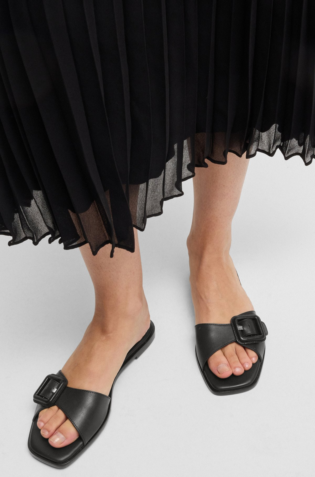 LEATHER SLIDES WITH LOGO-DETAIL BUCKLE - 4