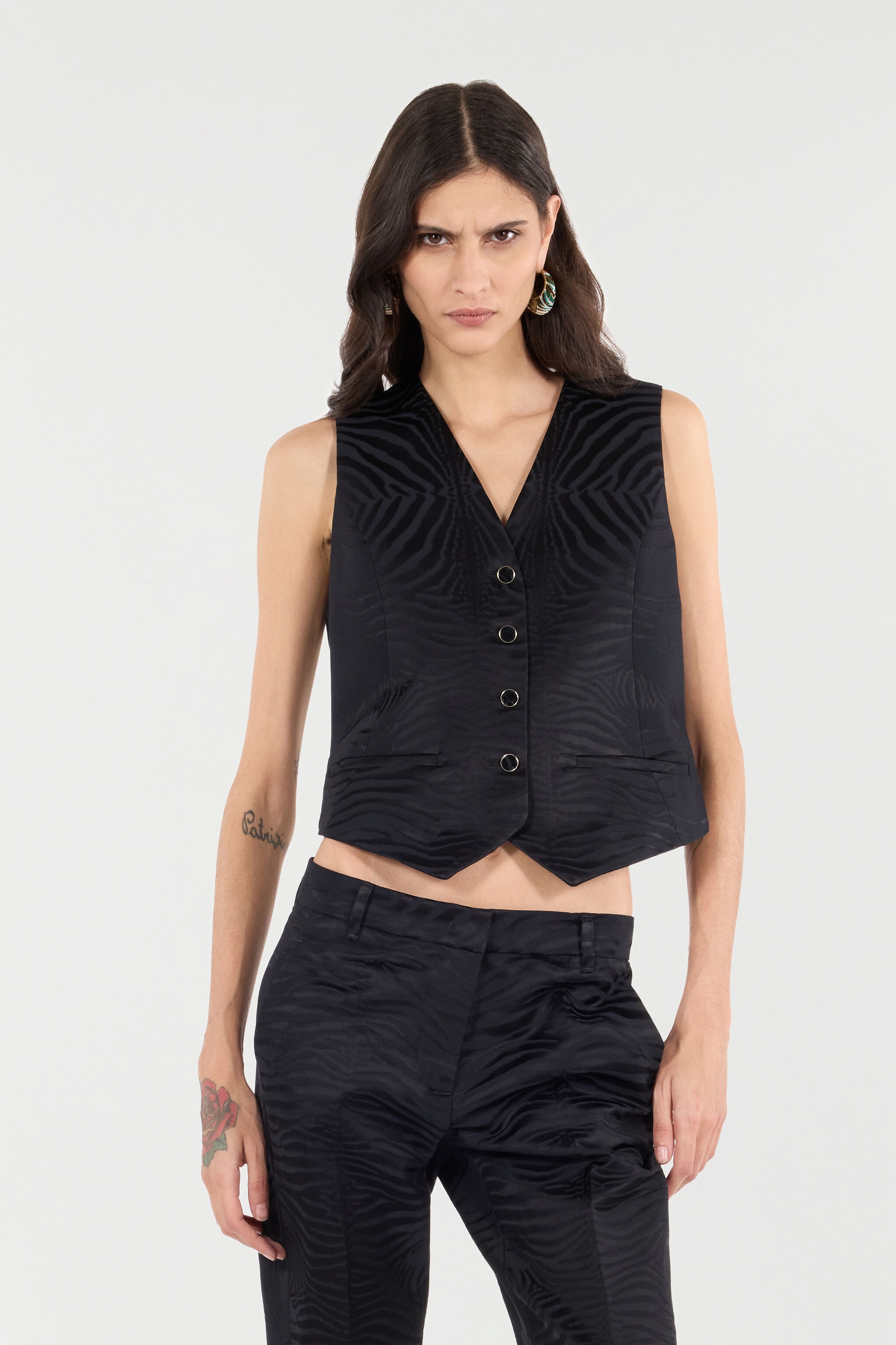 Vest With Solid-Color Tiger Skin Design - 3