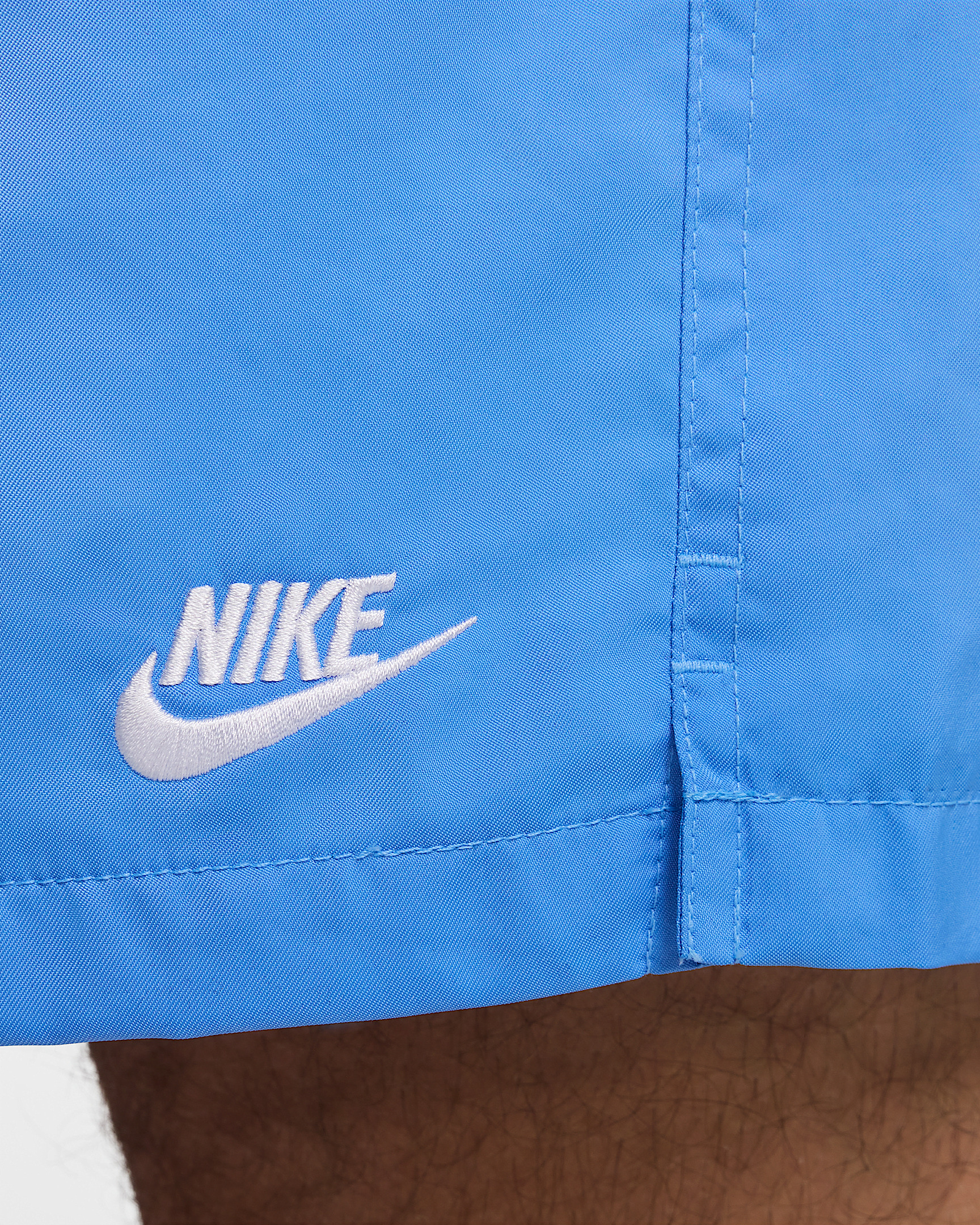 Nike Club Men's Woven Flow Shorts - 6