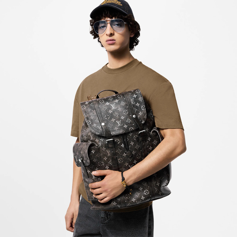 Louis Vuitton Christopher MM outlook