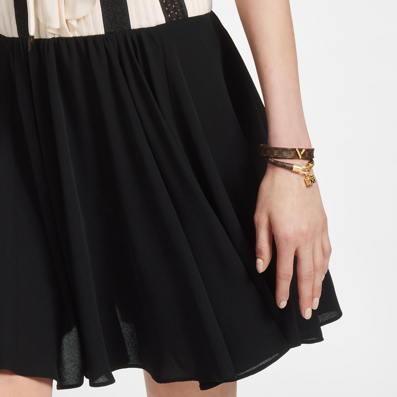 Louis Vuitton Essential V Bracelet outlook