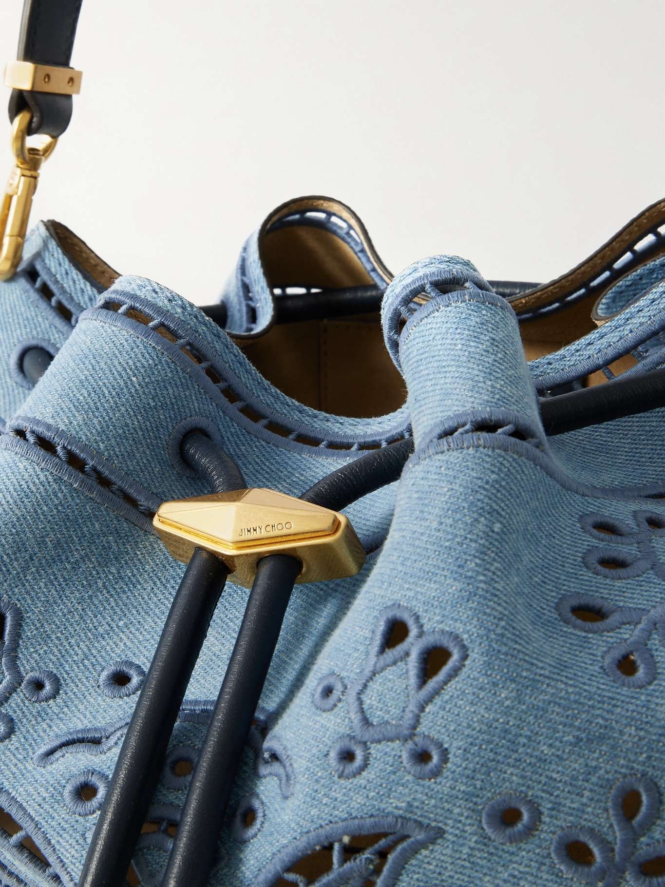 Cinch leather-trimmed broderie anglaise denim shoulder bag Light denim - 4