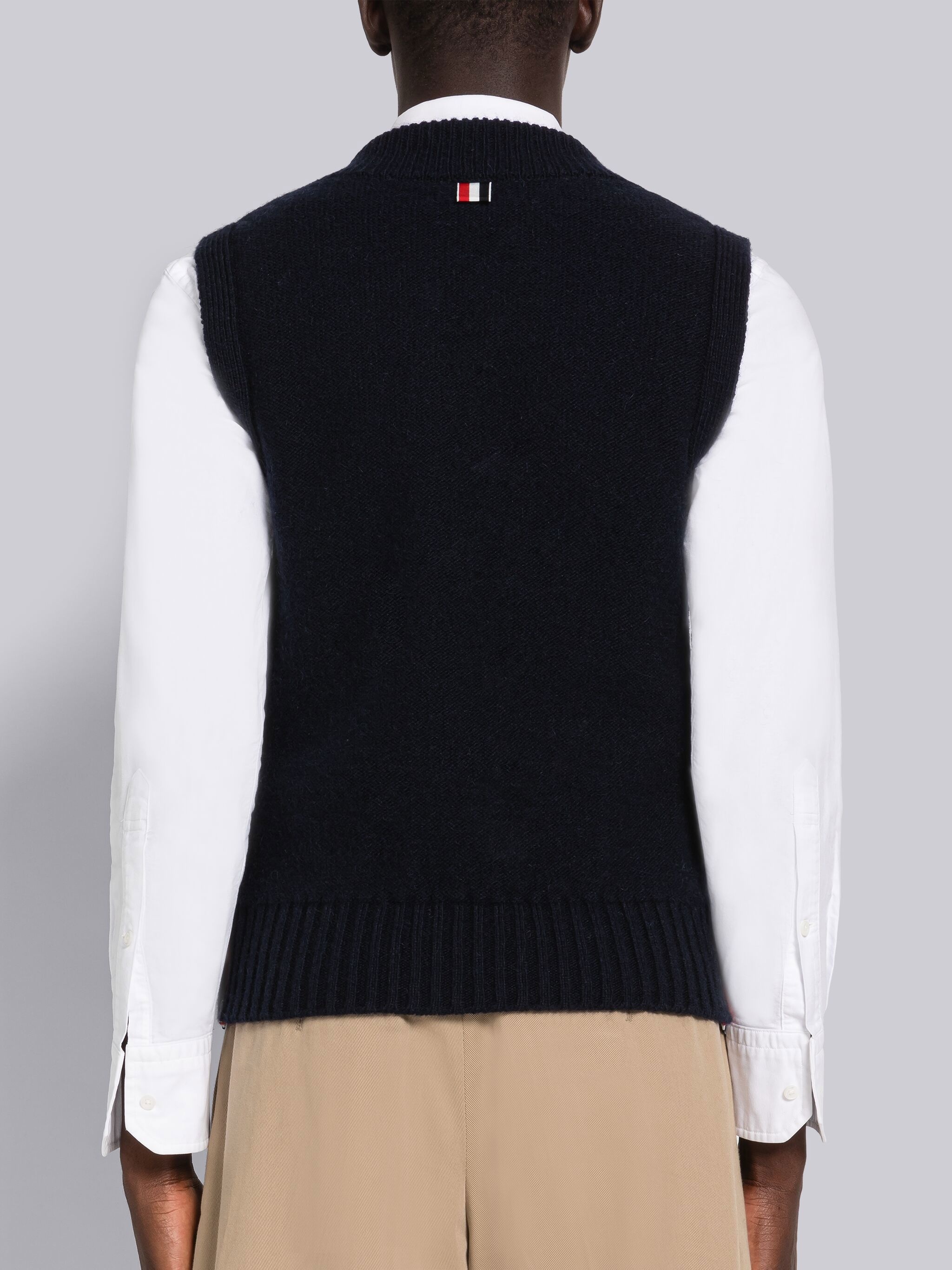 REVERSED JERSEY STITCH DONEGAL 4-BAR V-NECK VEST - 3