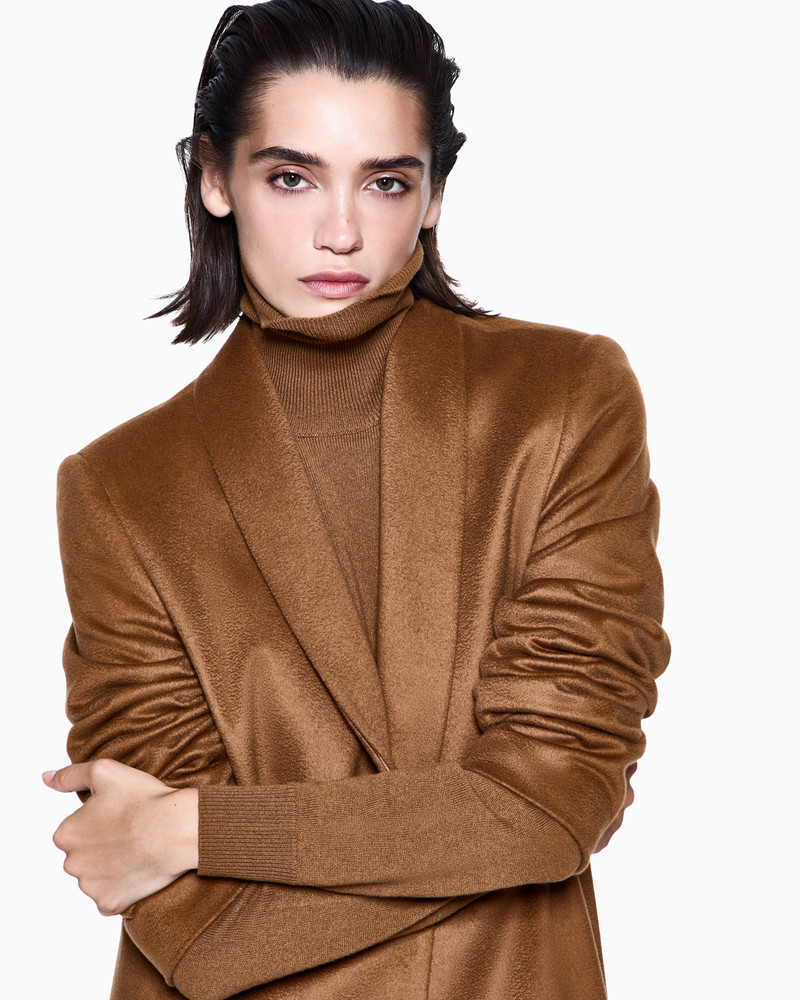 LONG SINGLE-BREASTED COAT IN VICUÑA WOOL 6