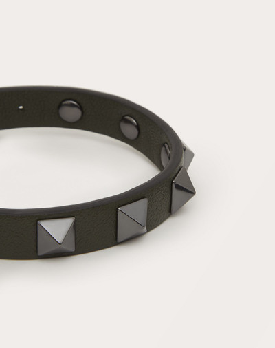 Valentino Rockstud leather bracelet with ruthenium studs outlook