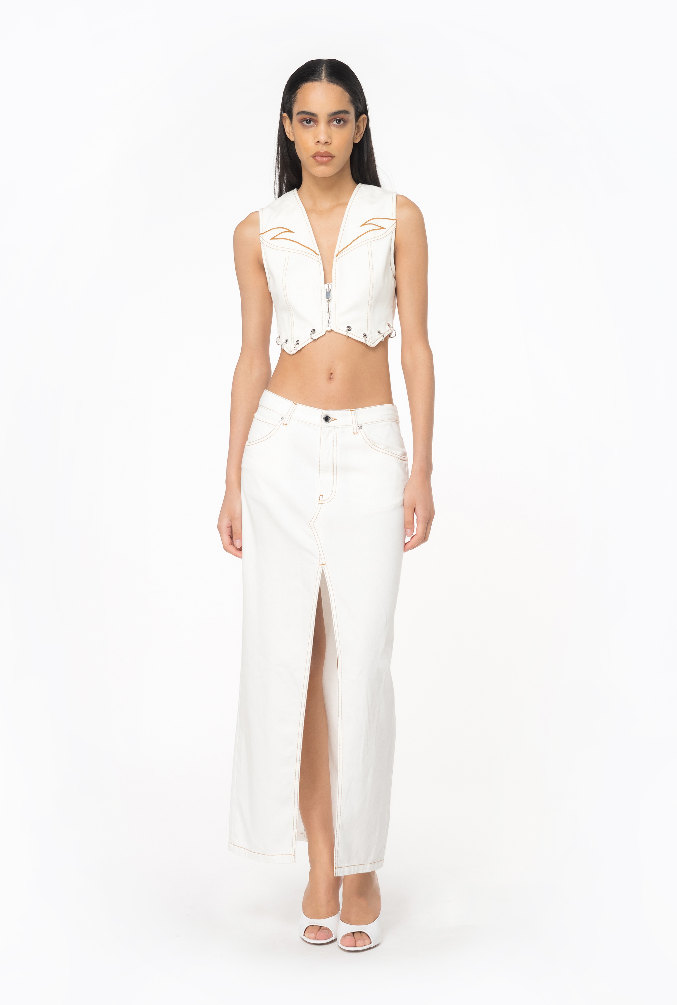 VEST WITH CONTRASTING EMBROIDERY - 3