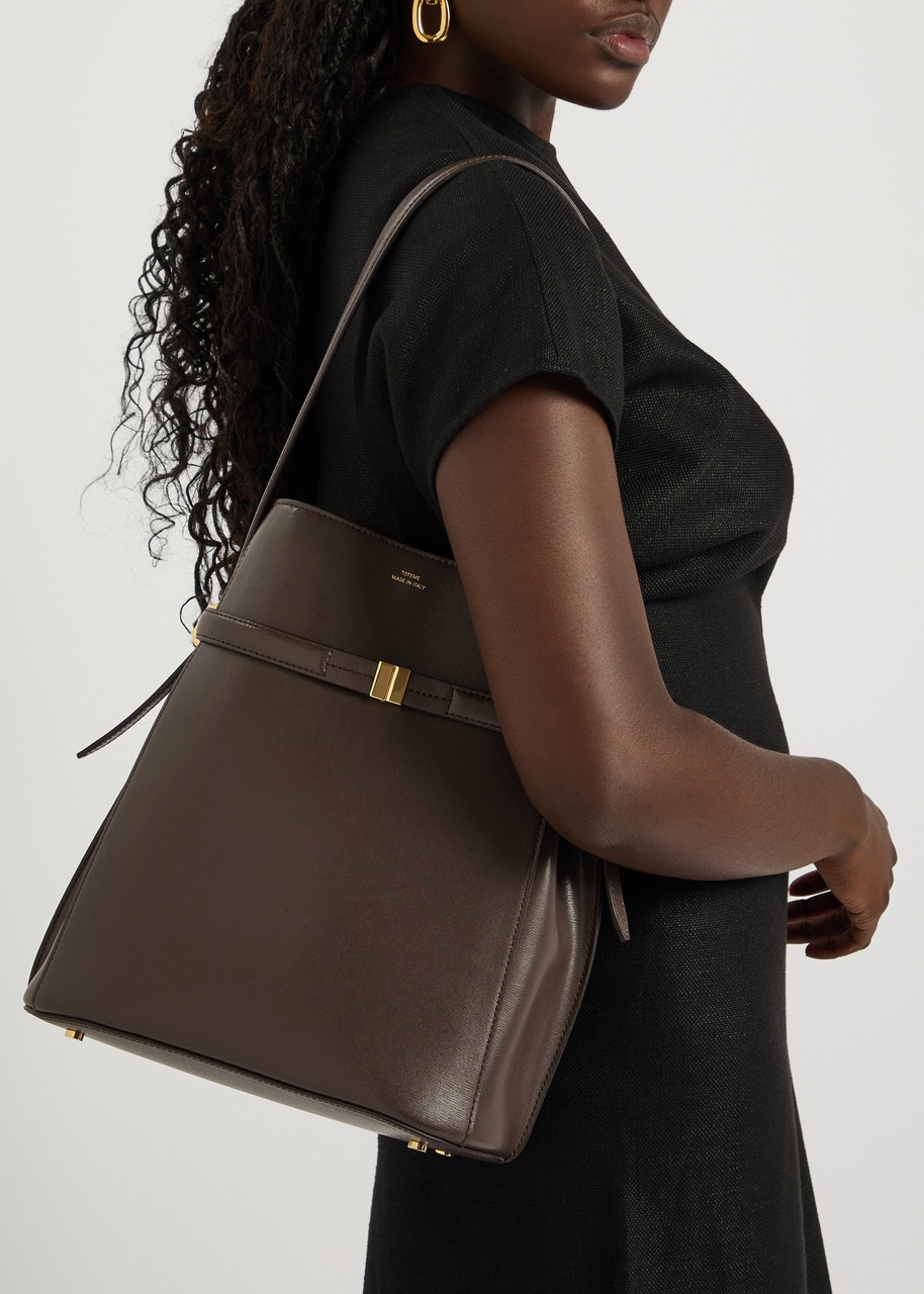 Toteme Belted Leather Bucket bag - 5
