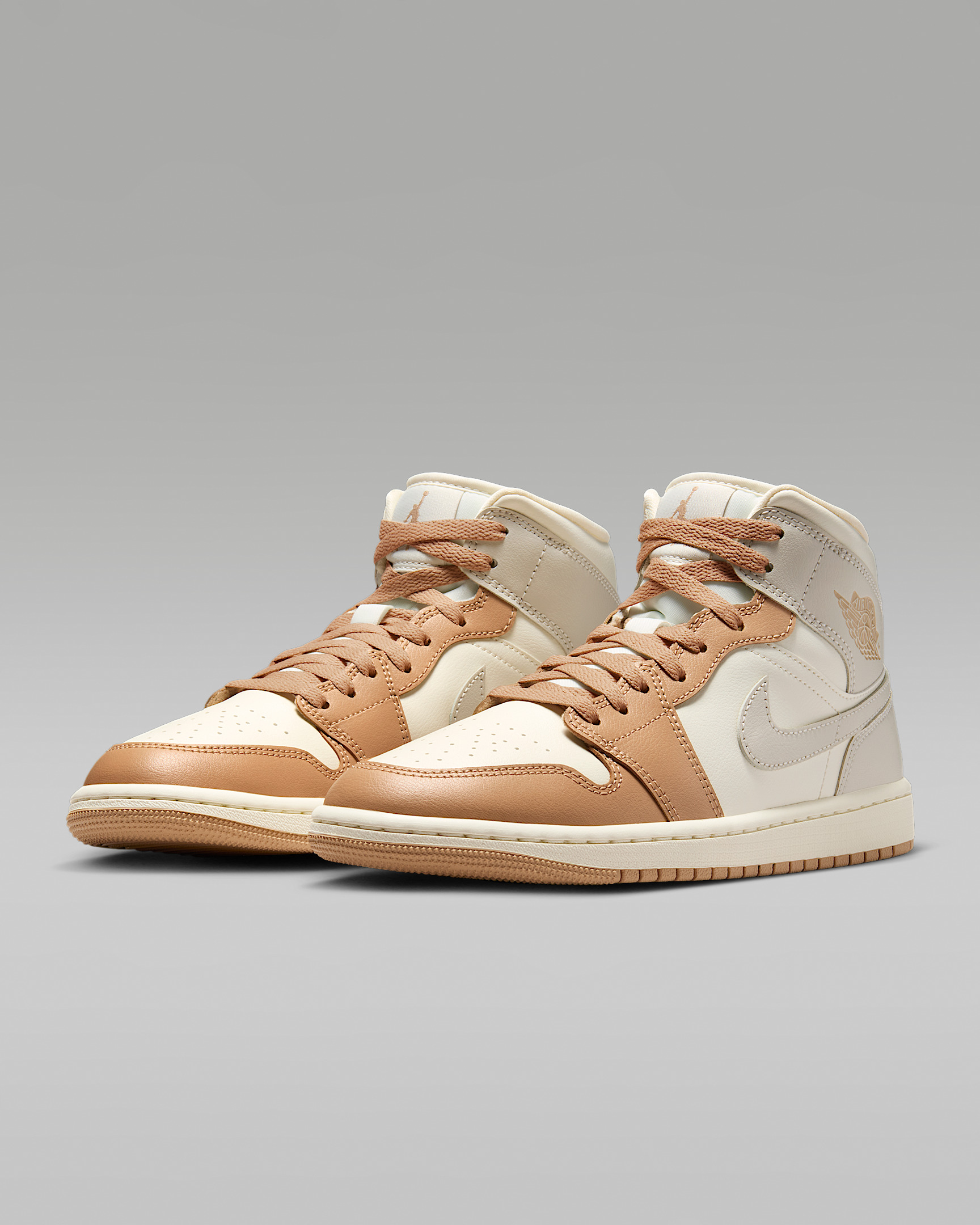 Air Jordan 1 Mid Women's Shoes - 5