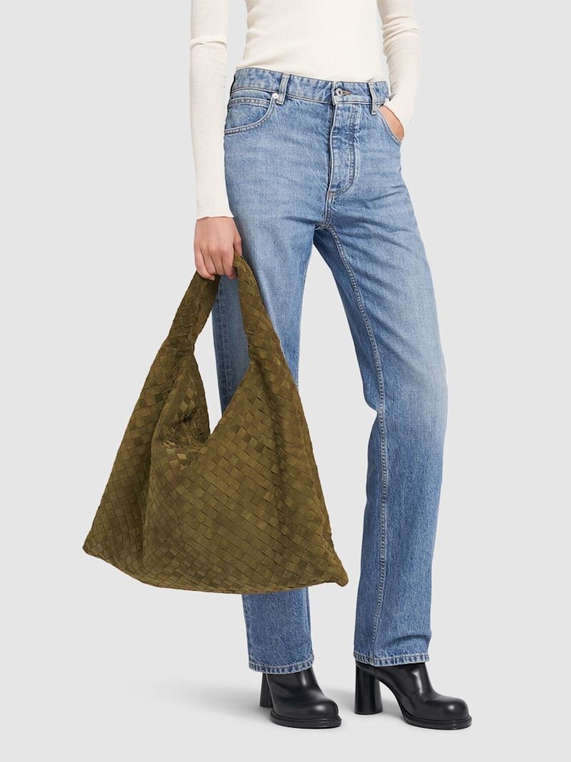 トートバッグ Bottega Veneta Sand Suede Hop Shoulder Bag BOTTEGA VENETA Large Hop intrecciato suede shoulder bag