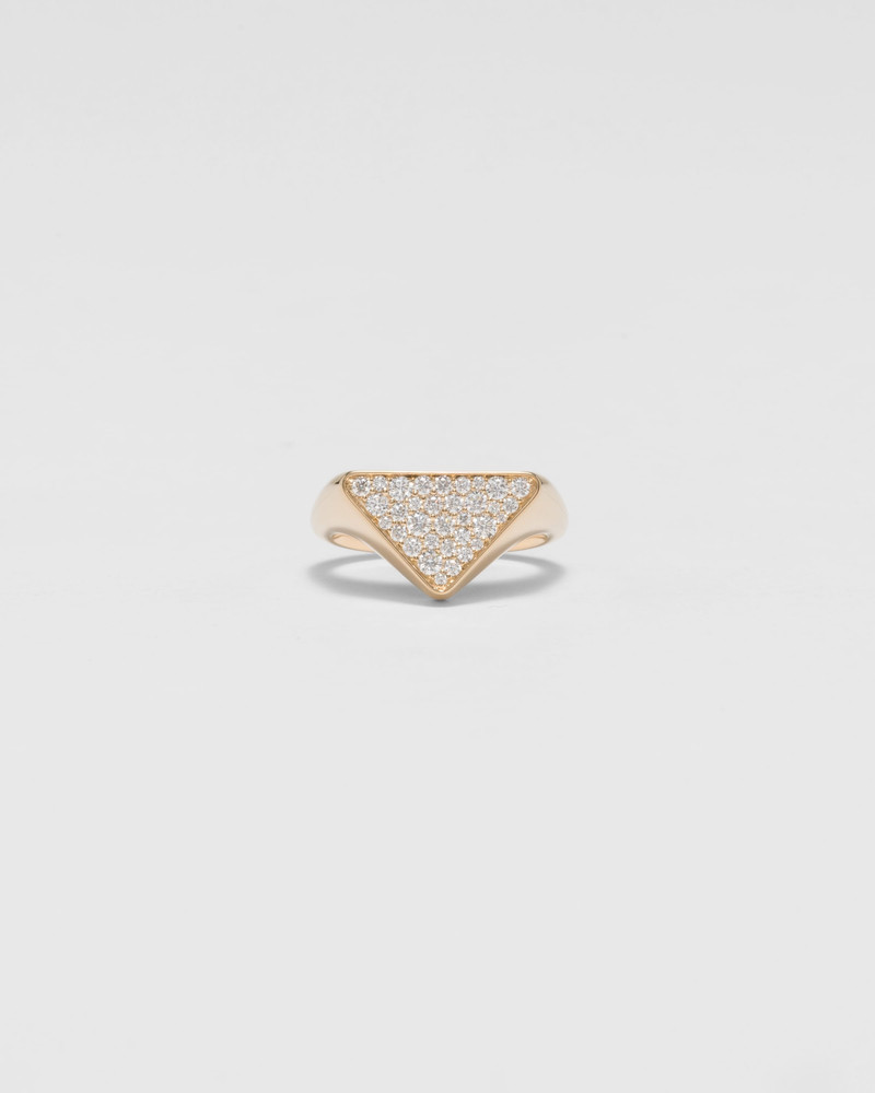 Eternal Gold signet ring in yellow gold with diamonds 1