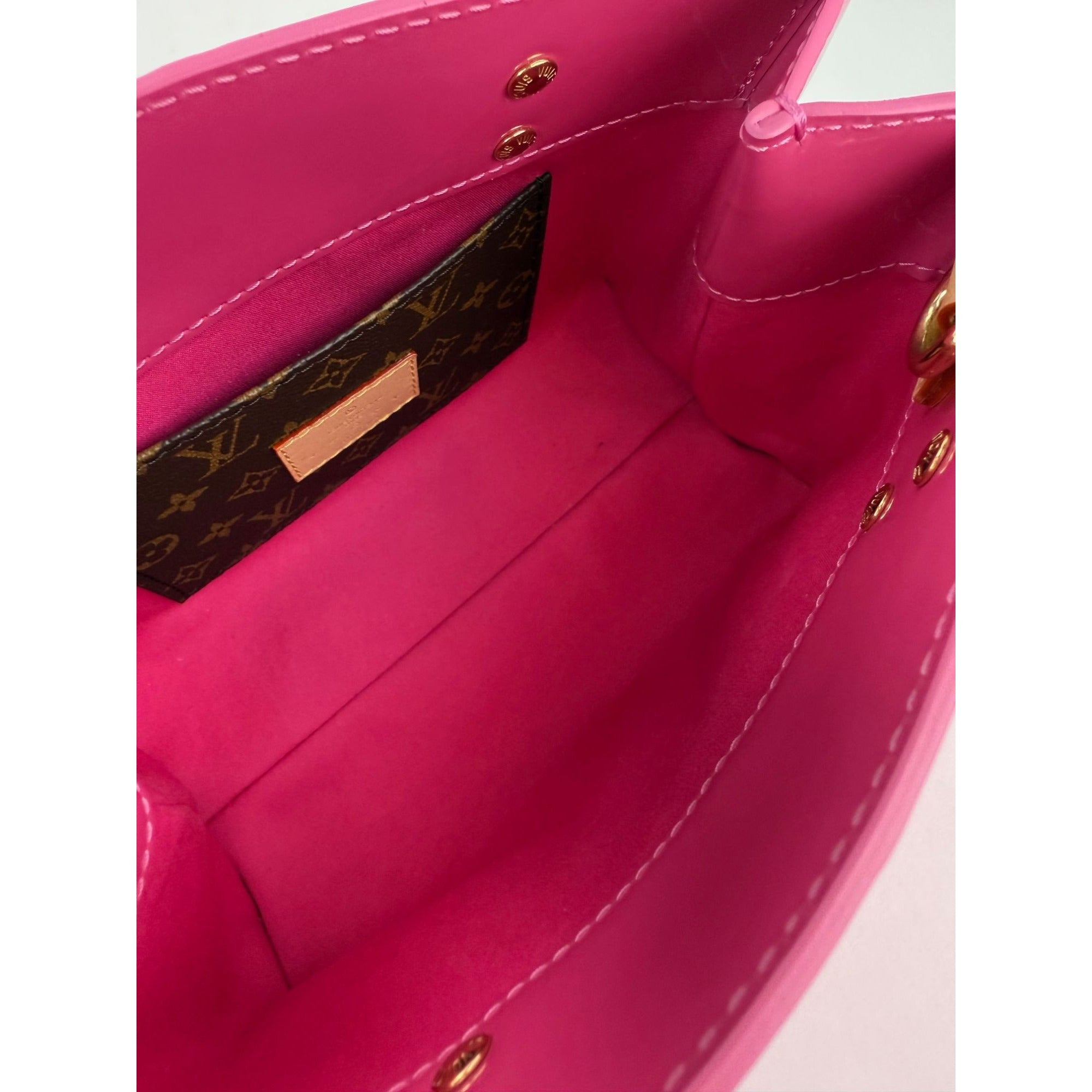 Louis Vuitton Vernis reade PM NM Neon Pink Crossbody Bag - 10