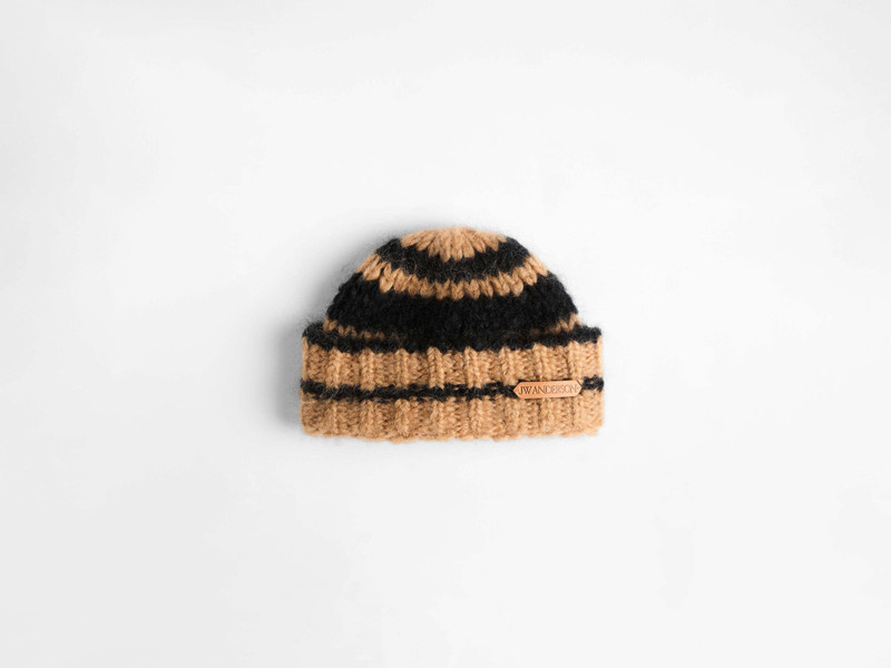 STRIPED BEANIE HAT IN BLACK 1