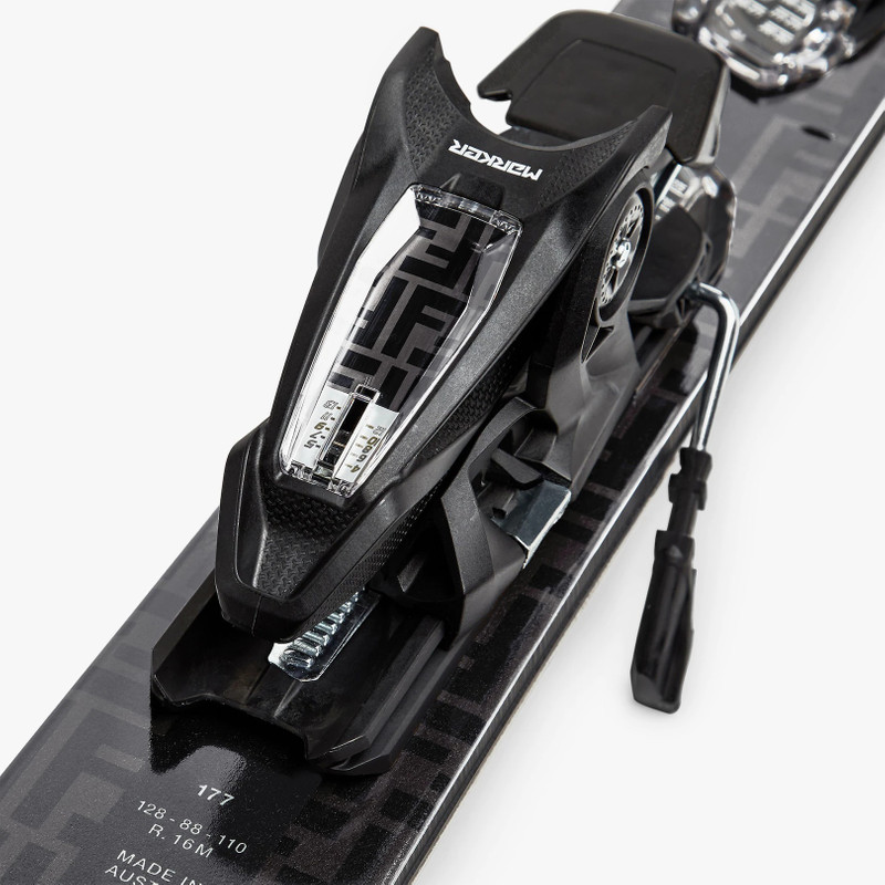 Black skis 4