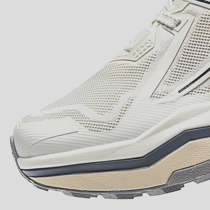 Women's ANTA Saker 7
