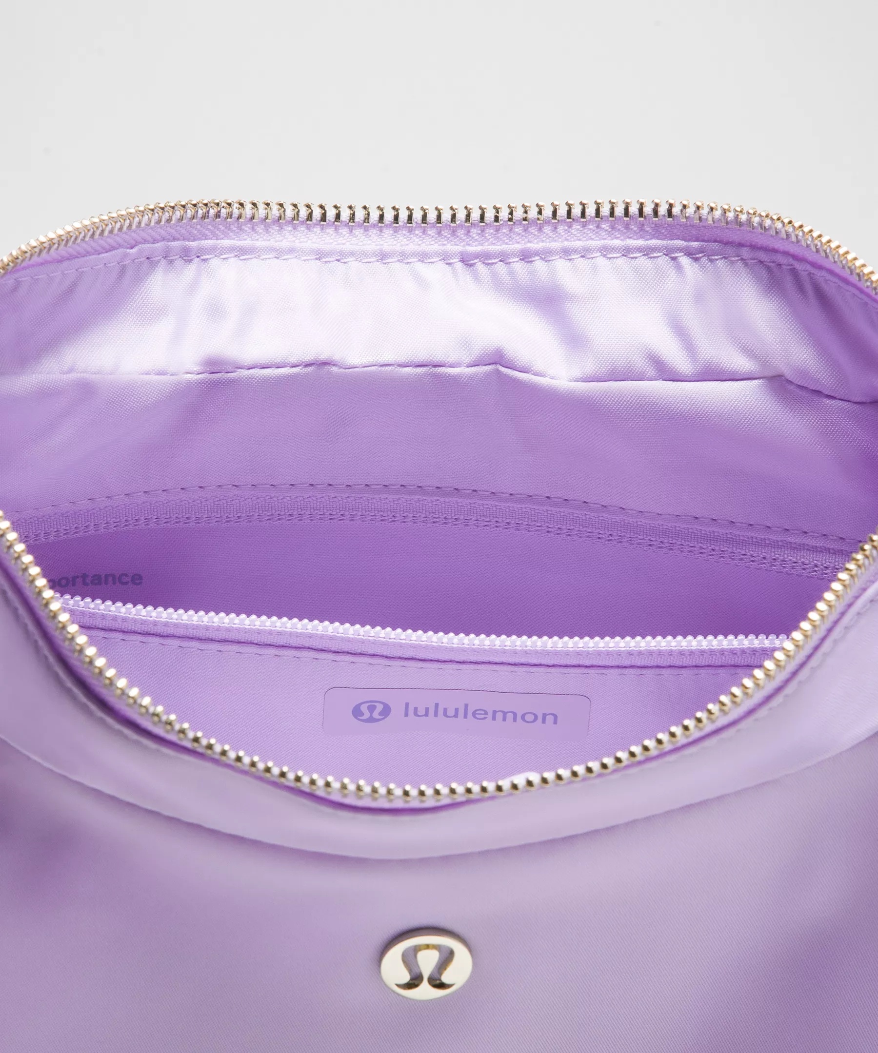 City Essentials Shoulder Bag 4L - 5