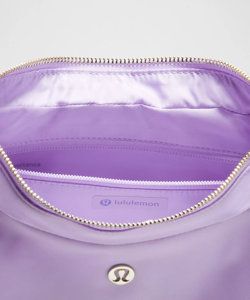 City Essentials Shoulder Bag 4L 5