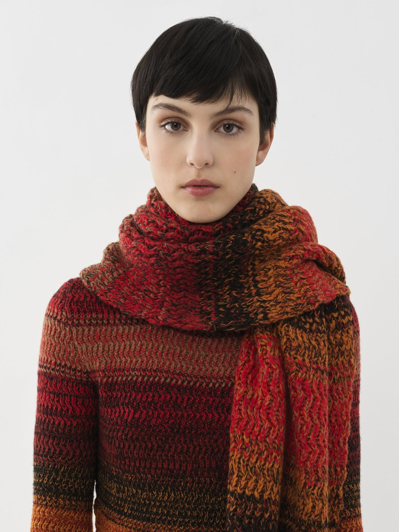 DÉGRADÉ KNITTED SCARF 4