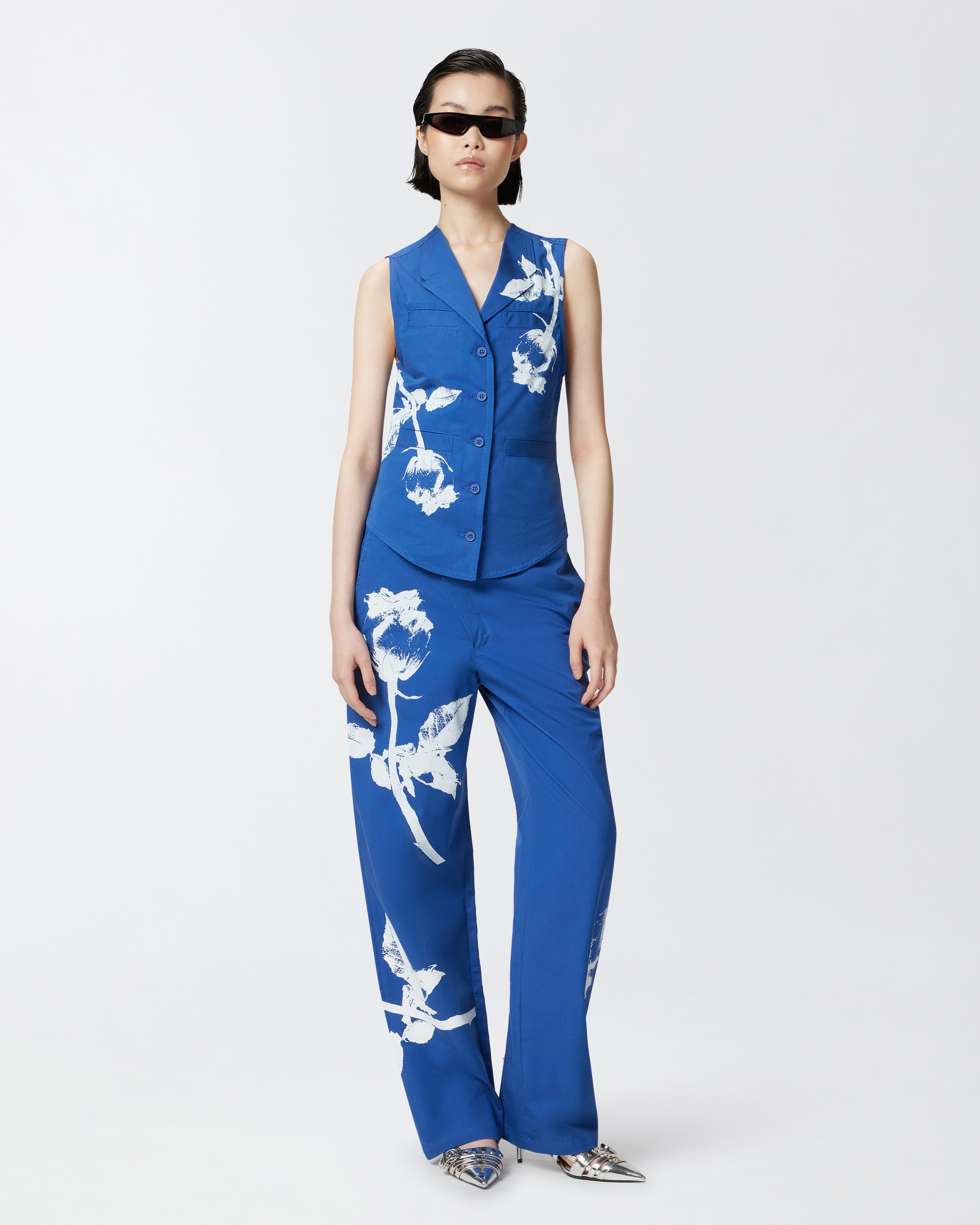 REIMAGINE BY PINKO X PATRICK MCDOWELL BLUE TROUSERS WITH CROSSOVER AND ROSE PRINT - 2