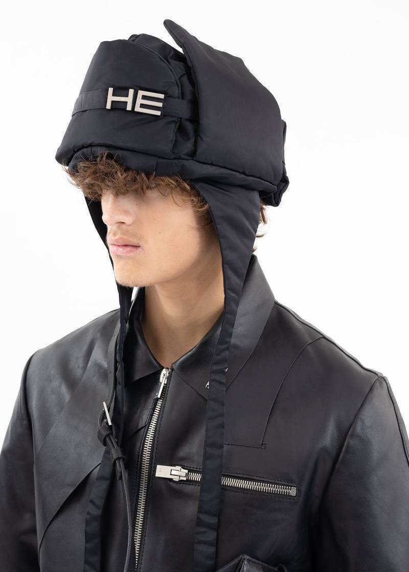 HELIOT EMIL™ BLACK SURREPTITIOUS TRAPPER HAT outlook