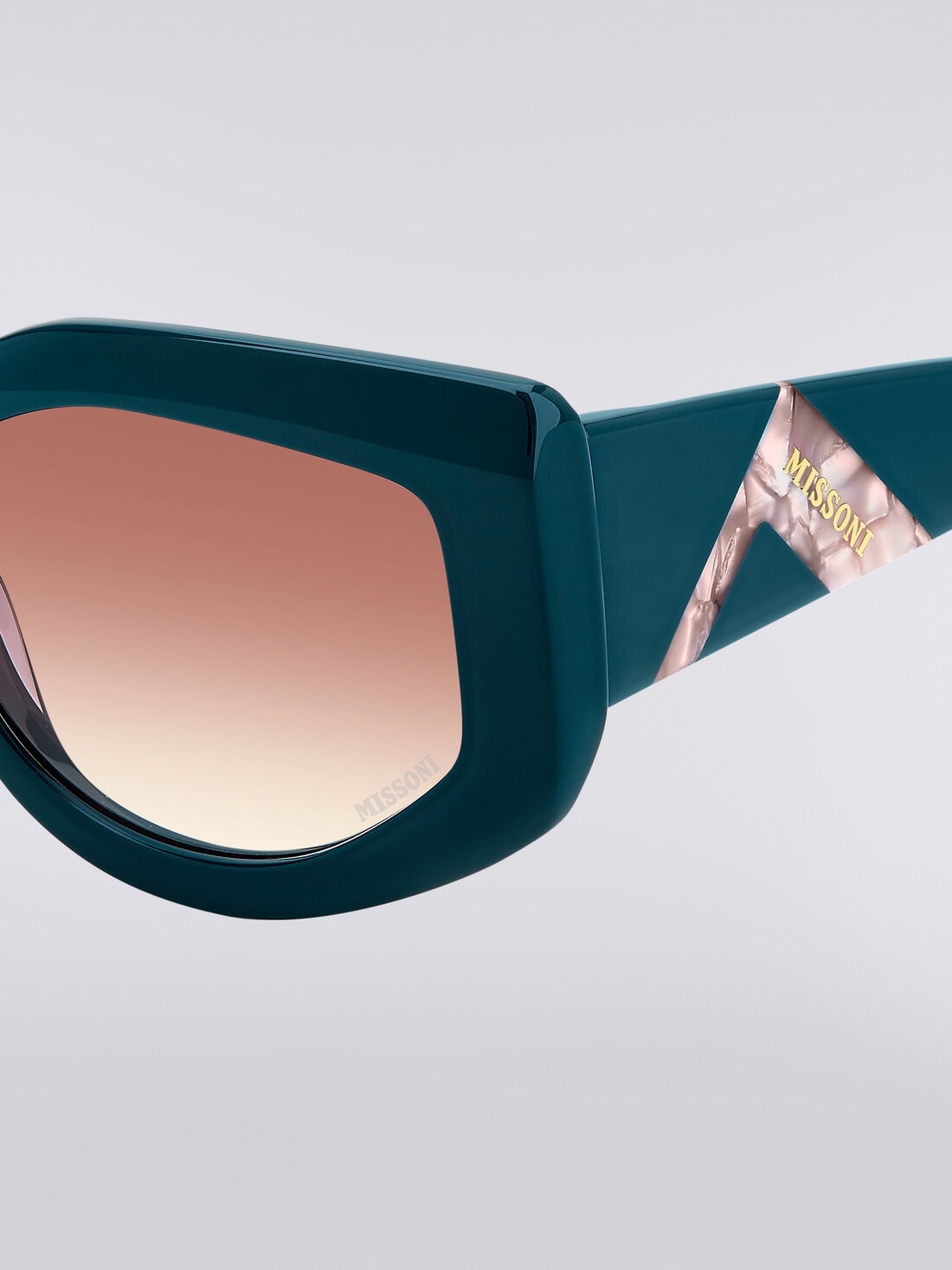 Slightly wrap-around shaped sunglasses in acetate - 4