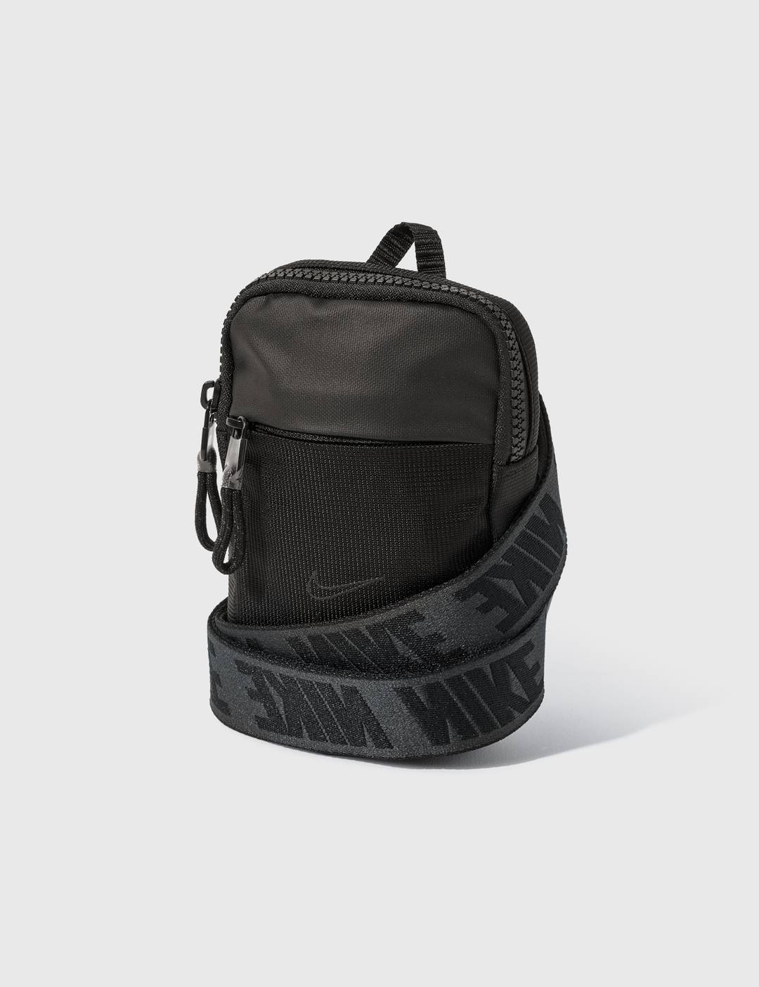 Nike Sportswear Essentials Small Hip Pack - 1