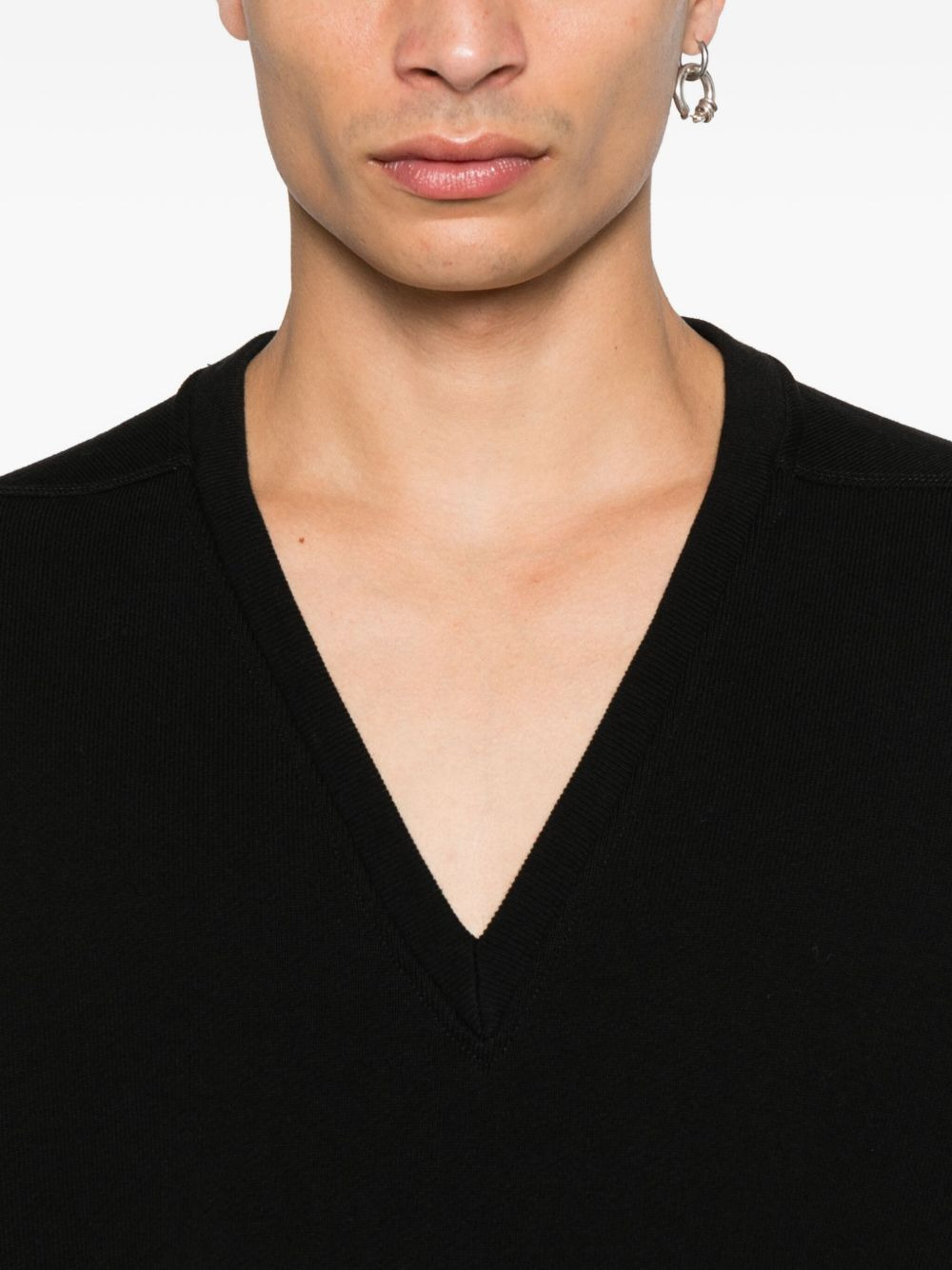 V-neck T-shirt - 4