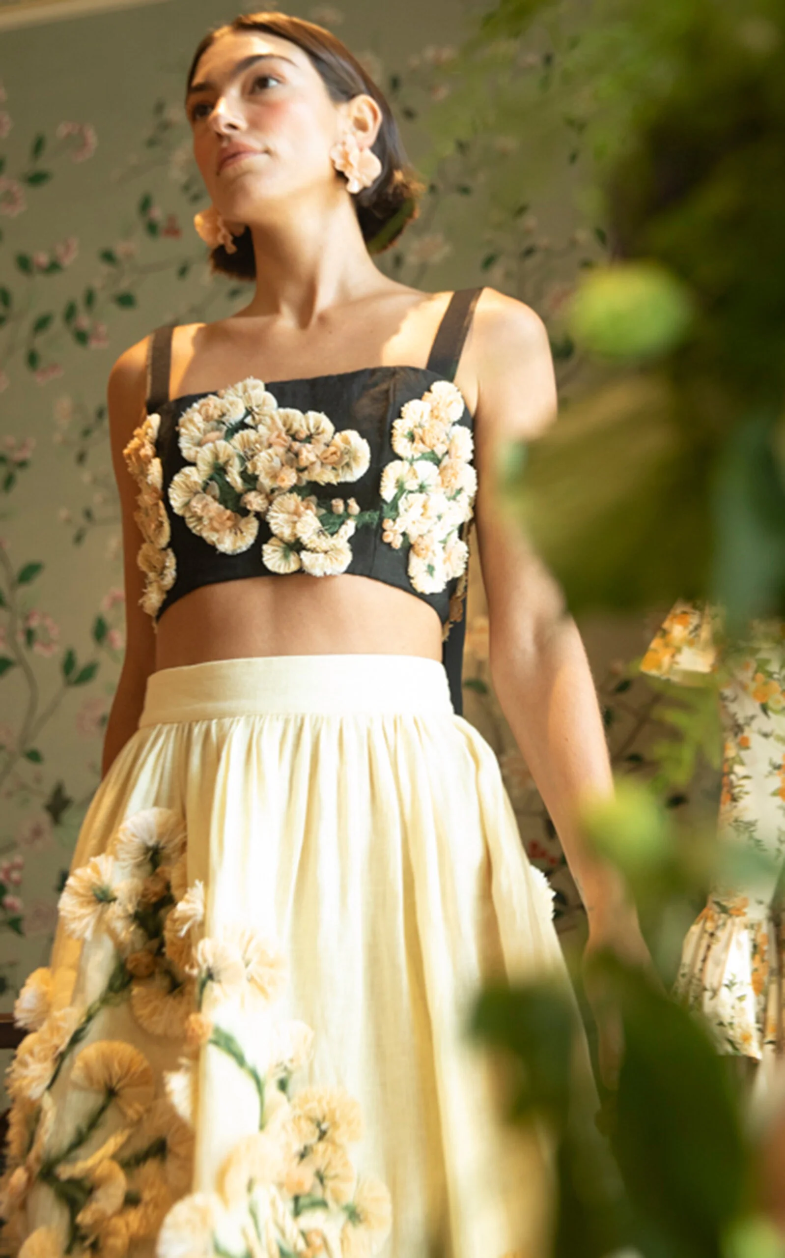 Cacao Verso Floral Appliqué Linen Cropped Top floral - 1