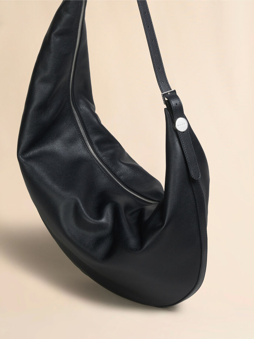 BLACK LEATHER DOT MEDIUM HOBO BAG - 5
