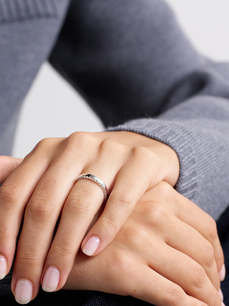 Yvonne Léon Grignotée 9-karat White Gold Diamond Ring outlook