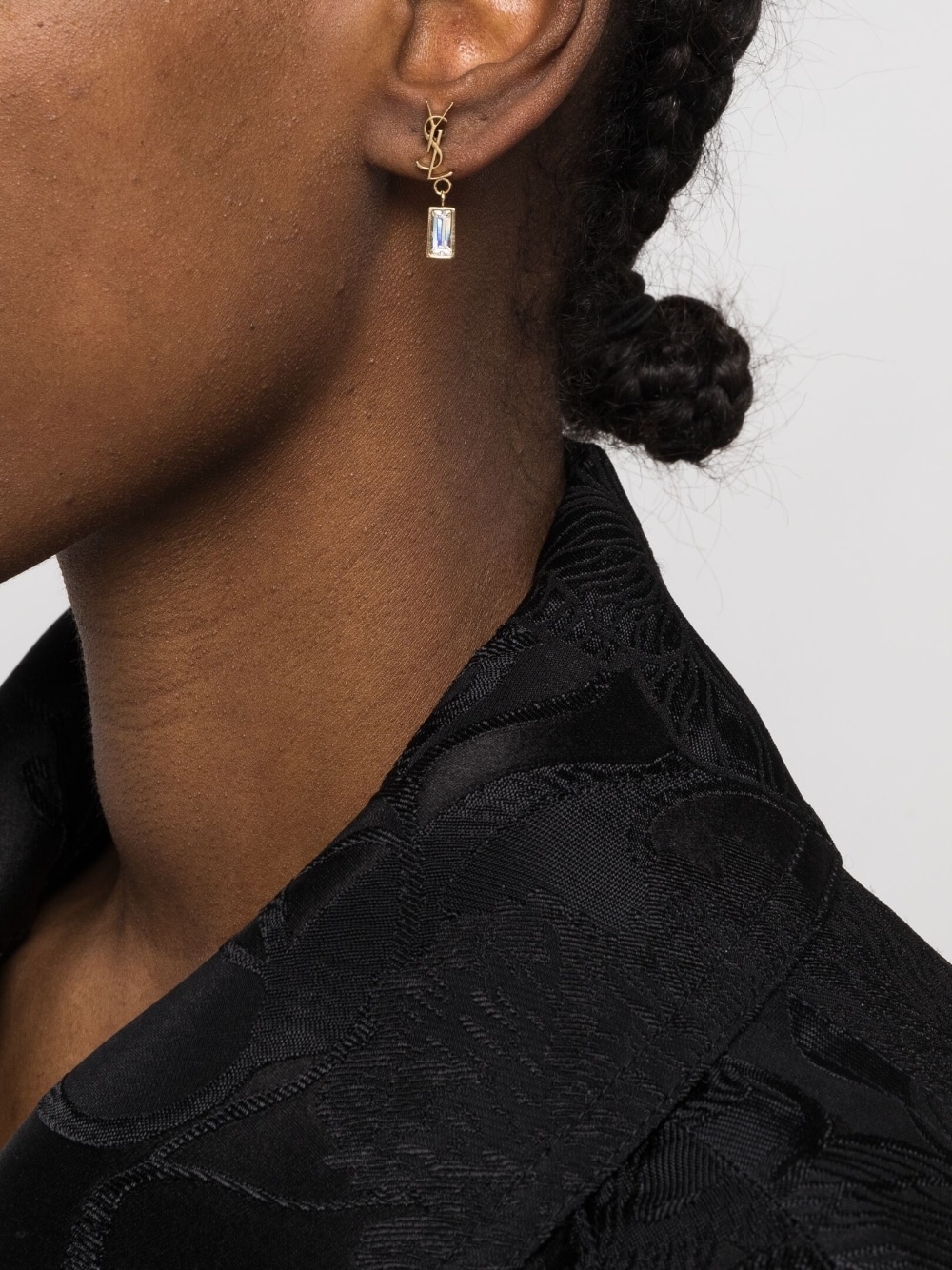 engraved-logo crystal-embellished earring - 2